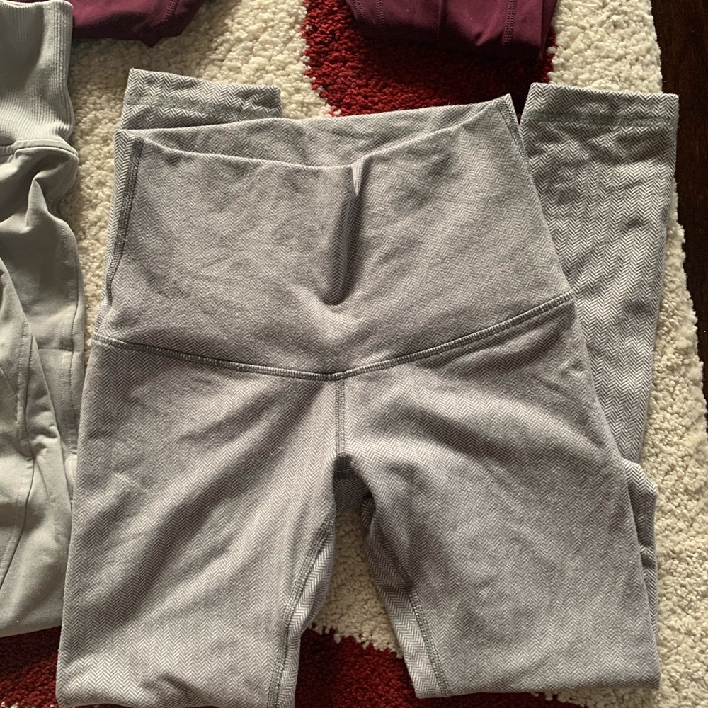 SOLD LULULEMON Grey Wunder Under leggings